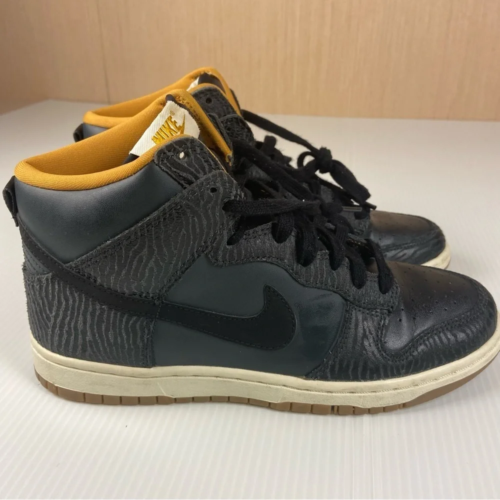 Nike Dunk High Sneakers Women’s 8 Black Gum Sole 543242-004